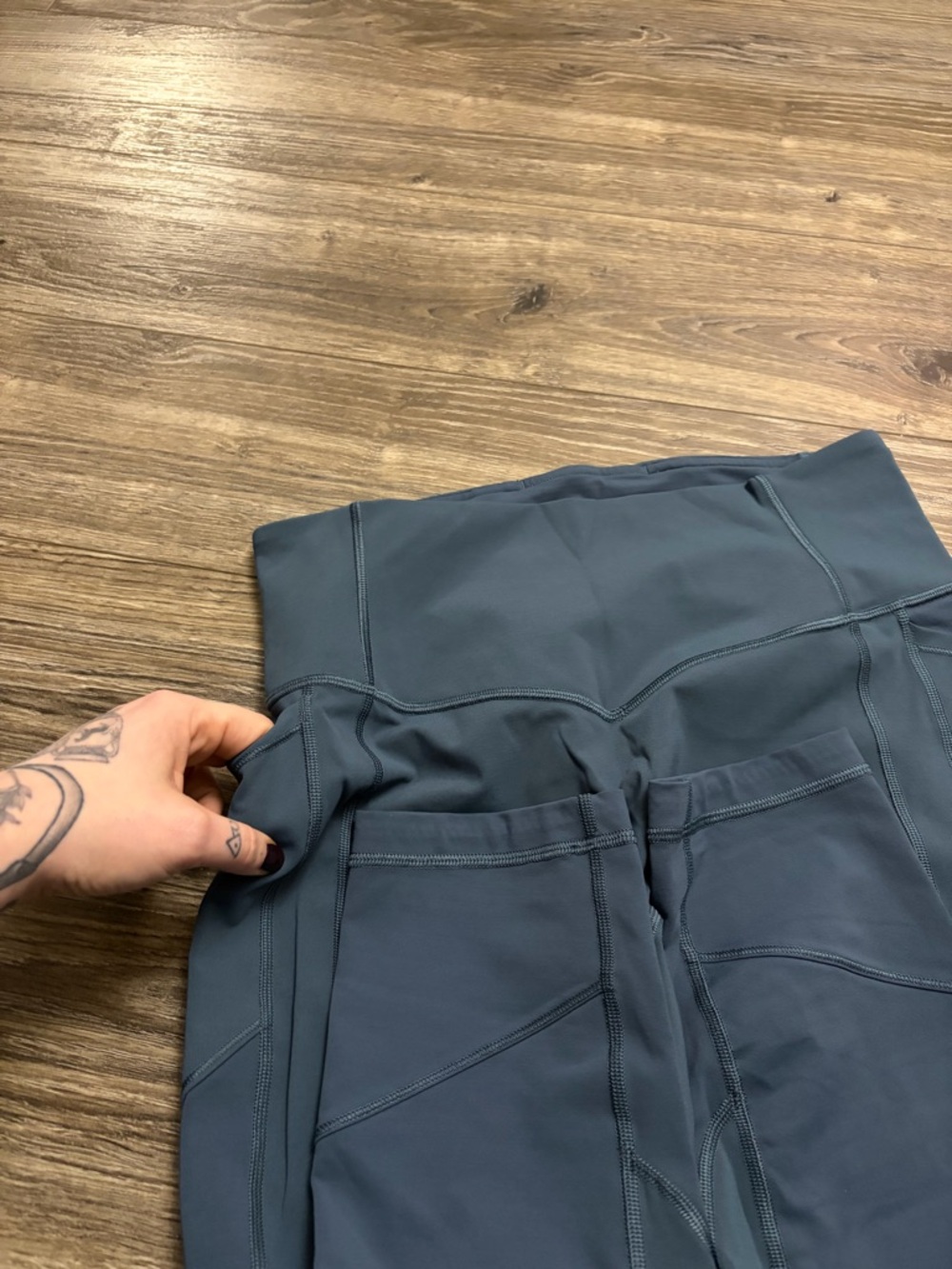 NWOT Lululemon All The Right Places High-Rise Crop *23" (Code Blue) Size 10 - Picture 8 of 9